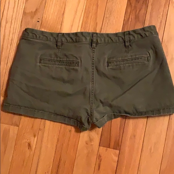 Express Shorts - Picture 2 of 4